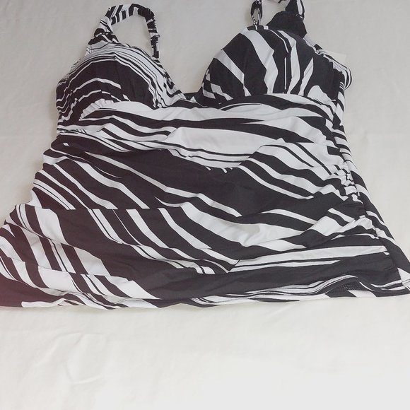 New Wave Tankini Swim Top - Picture 6 of 8